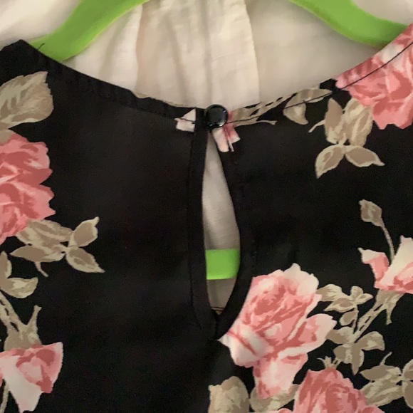 Cold shoulder flutter sleeve blouse - Picture 7 of 7